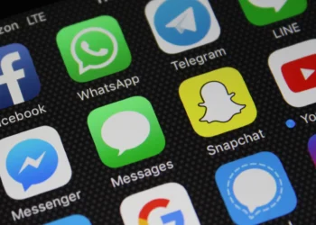 Testing picture modifying apps: “1998 Cam”