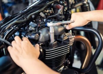 We’ve Been Doing it Wrong—Here’s How to Tip Bike Mechanics